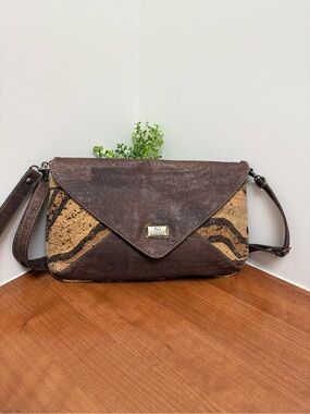 Montado Cork Vegan Crossbody/Clutch Bag Wrist StrapNavy/Natural Portugal Classic